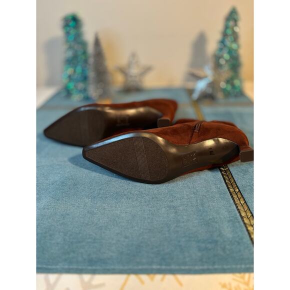 NATURALIZER Cappuccino Fabric Slouched Pointed Toe Side Zip Ankle Bootie 2”Heel - Picture 9 of 12